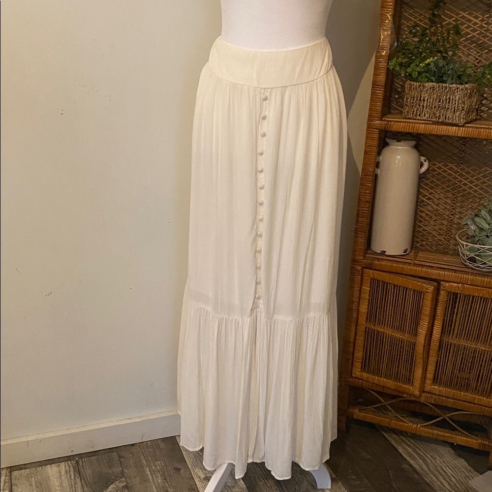 Jessica Simpson size extra large, long maxi skirt ruffled bottom creamy white